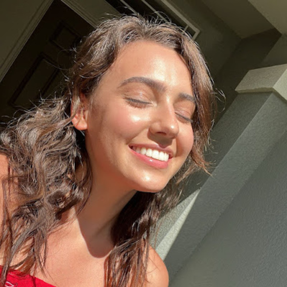 Meet your Posher, Hannah - Picture 1 of 1